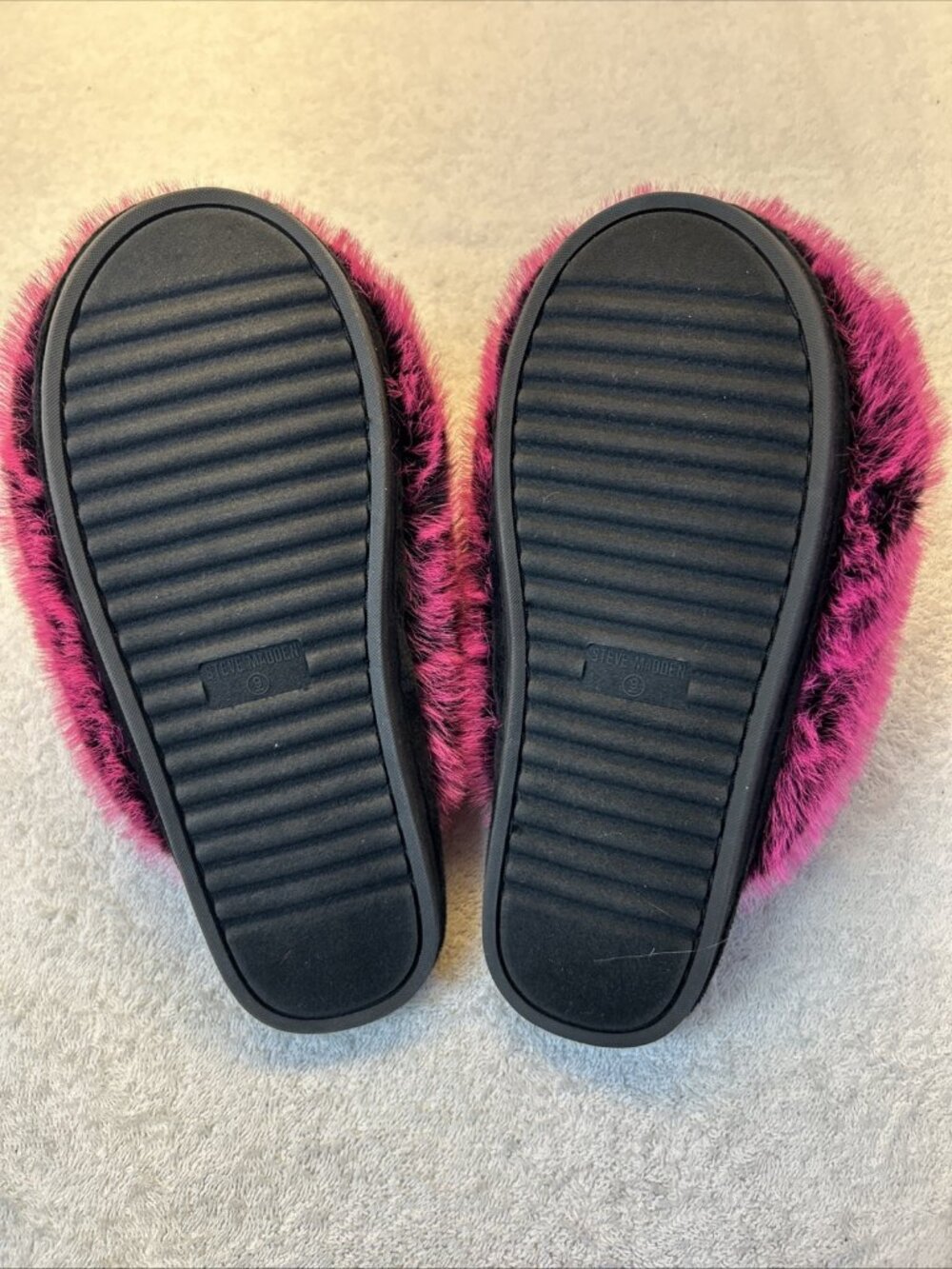 Steve Madden Poof Slippers Fuchsia/Black Fuzzy Slippers Women Sz 9 New in Box - Picture 3 of 5